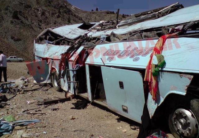 6 کشته در حادثه واژگونی اتوبوس حامل راهیان نور زرند کرمان