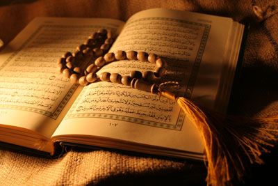 خواندن قرآن, قرآن خواندن, ثواب قرآن خواندن, فضیلت قرآن خواندن, قرآن خواندن قبل از خواب, ثواب خواندن سوره های قرآن, فواید تلاوت قرآن