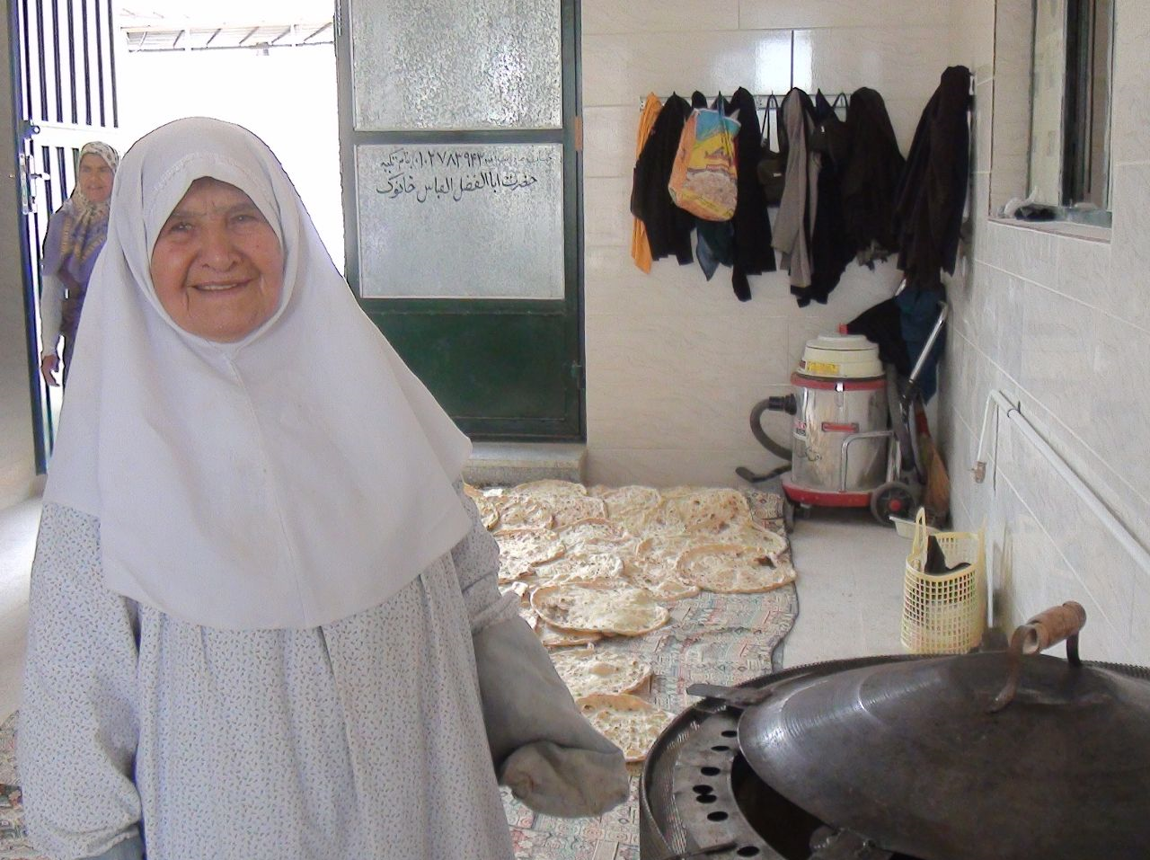پخت 3 هزار قرص «نان محلی کرمانی» برای سیل‌زدگان2
