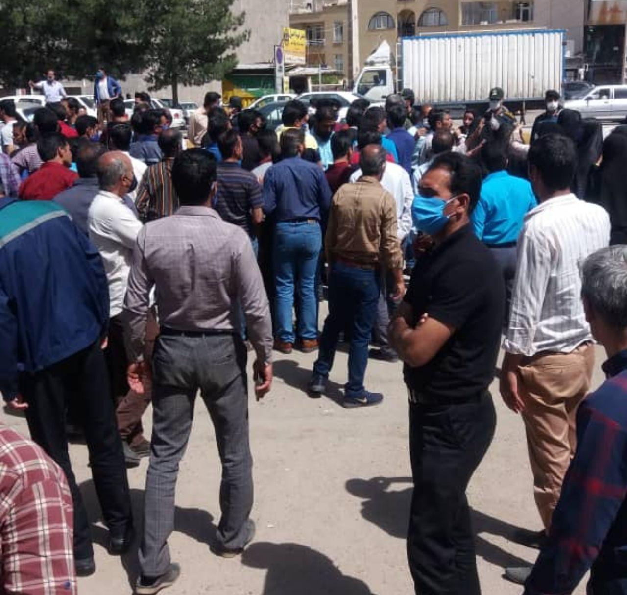 تجمع جمعی از کارگران شرکت زغالسنگ کرمان به همراه همسرانشان در نهمین روز اعتراض0